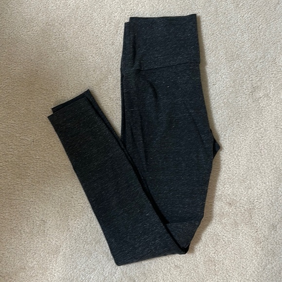 Aritzia Talula High Rise Legging - Picture 2 of 3